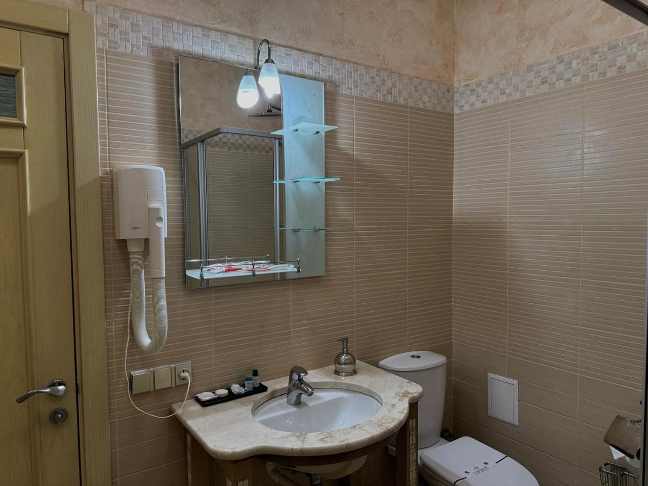 Aqvium Hotel Dnipro Ngoại thất bức ảnh