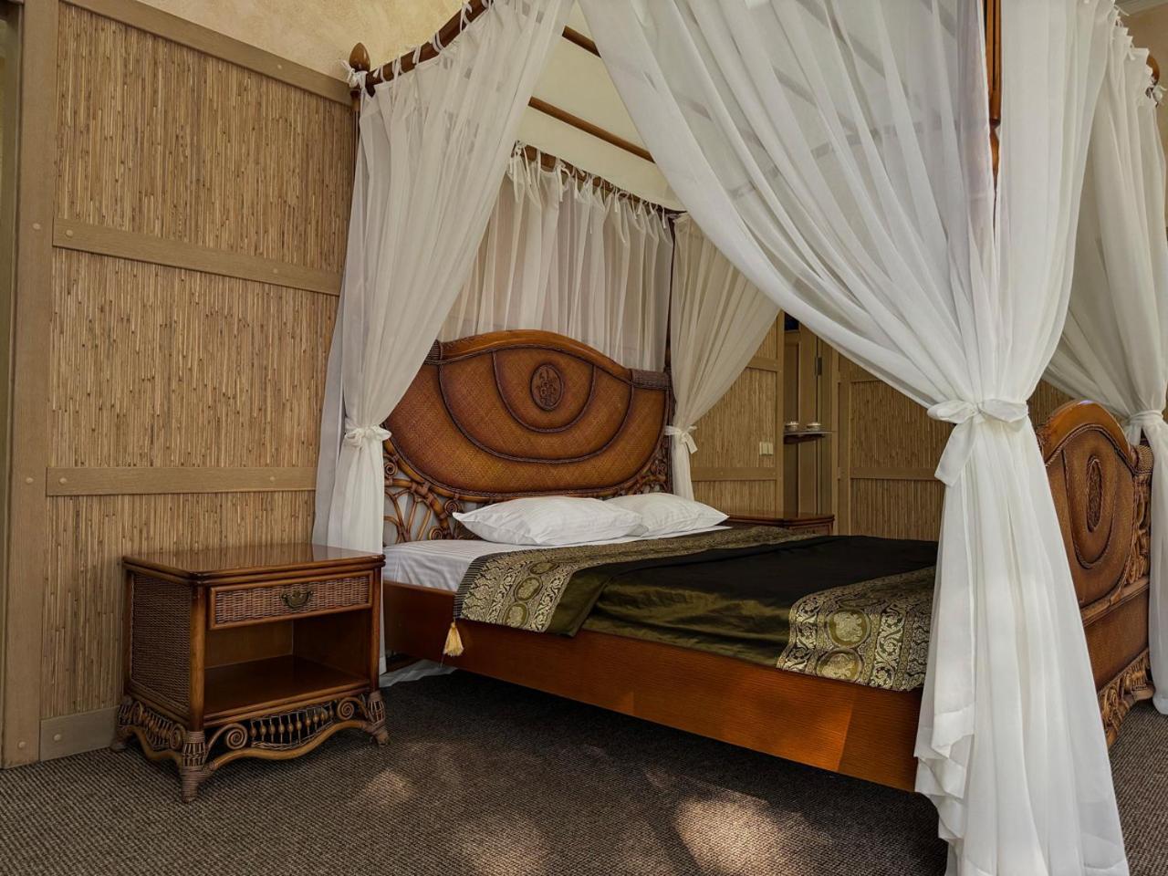 Aqvium Hotel Dnipro Ngoại thất bức ảnh