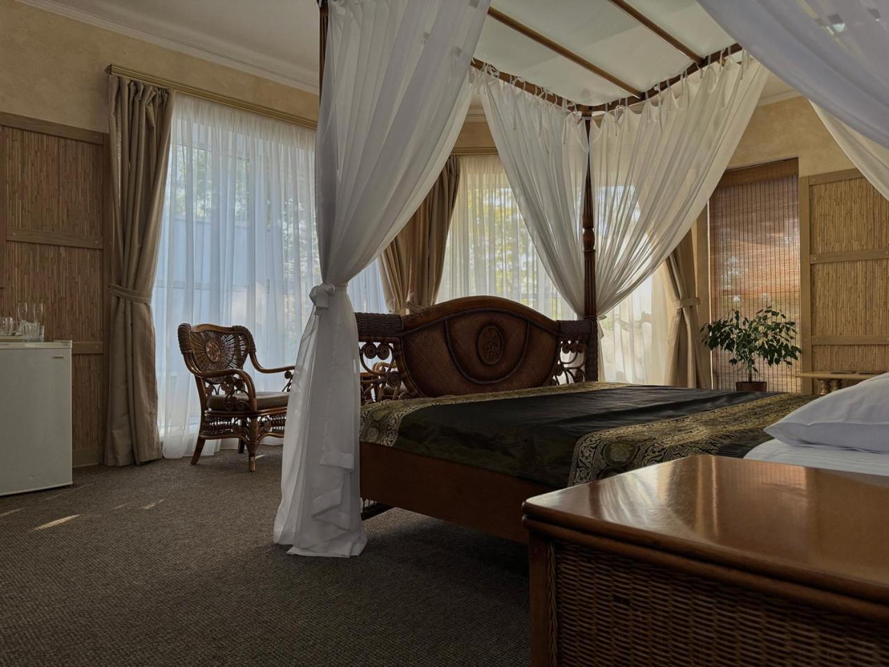 Aqvium Hotel Dnipro Ngoại thất bức ảnh