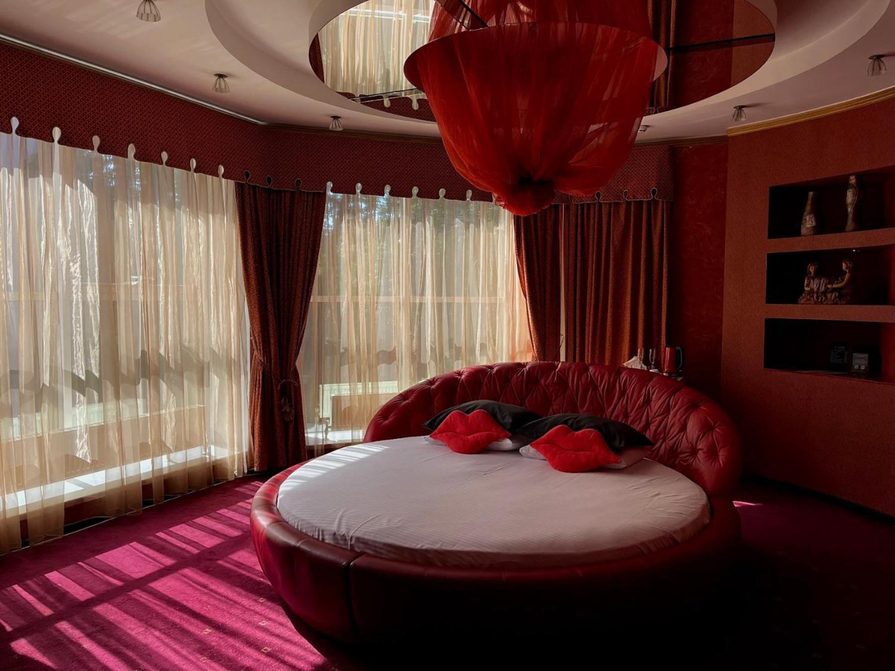 Aqvium Hotel Dnipro Ngoại thất bức ảnh