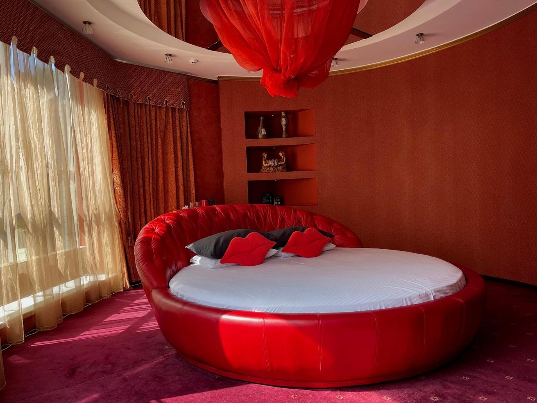 Aqvium Hotel Dnipro Ngoại thất bức ảnh